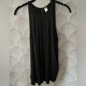 💸$7 bundled- 3 for$21 SALE💸 
Old Navy High Neck Flowy Black Tank